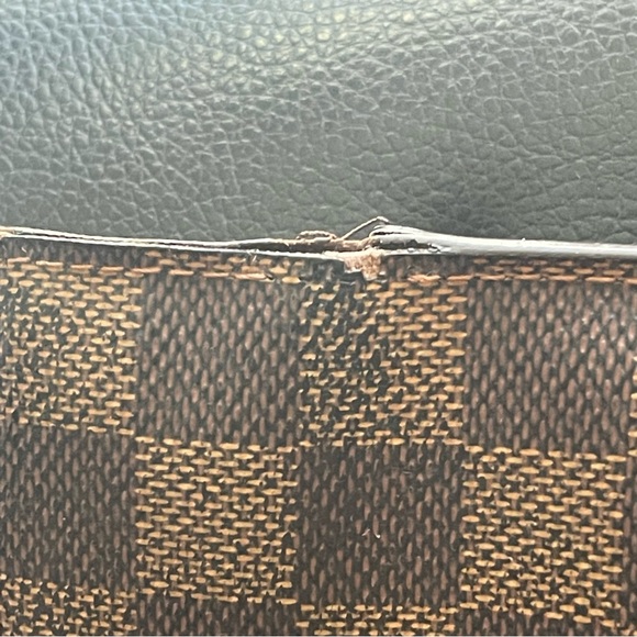 11046 Louis Damier Long Wallet in good condition, Snap not working Easy fix!! - Picture 16 of 16